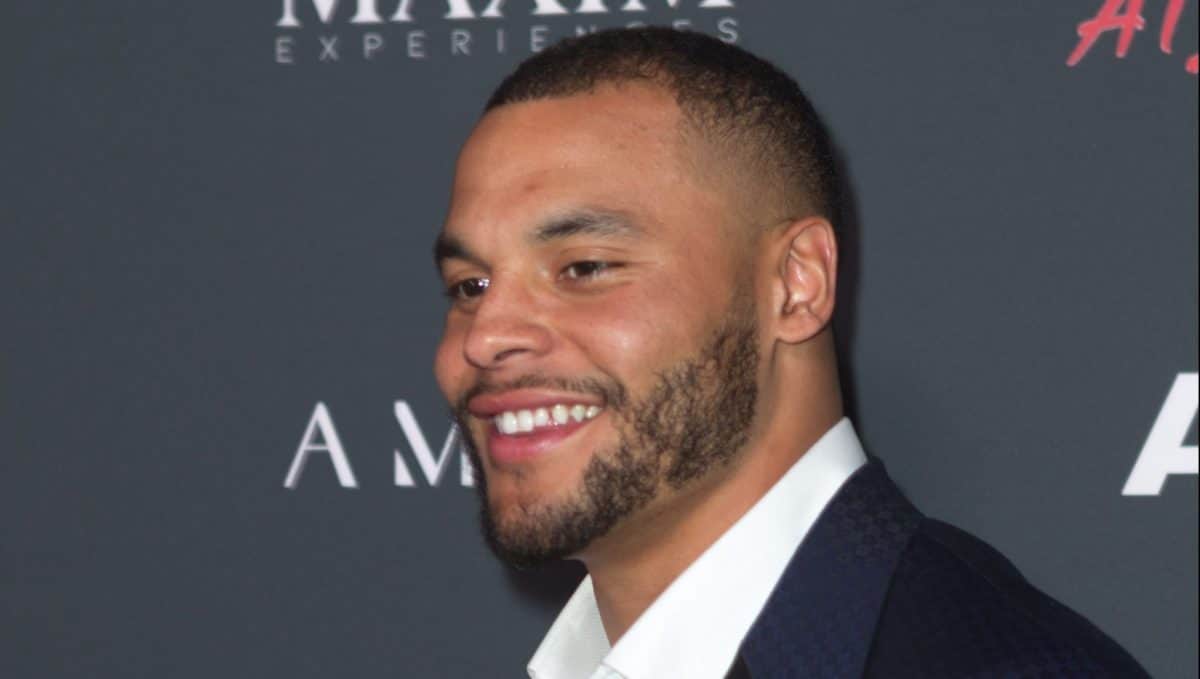 shutterstock 1310585267 dak prescott credit jamie lamor thompson scaled e1654285787288 - Counting Down the 25 Highest-Paid Players in the NFL