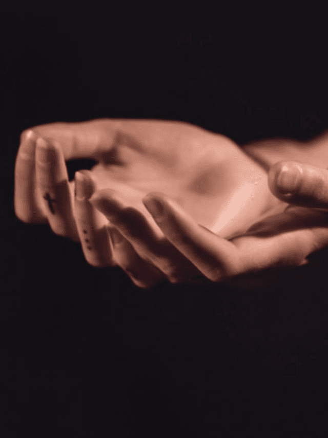 Right Hand Itching What Does It Mean For You Story Wealthy Nickel