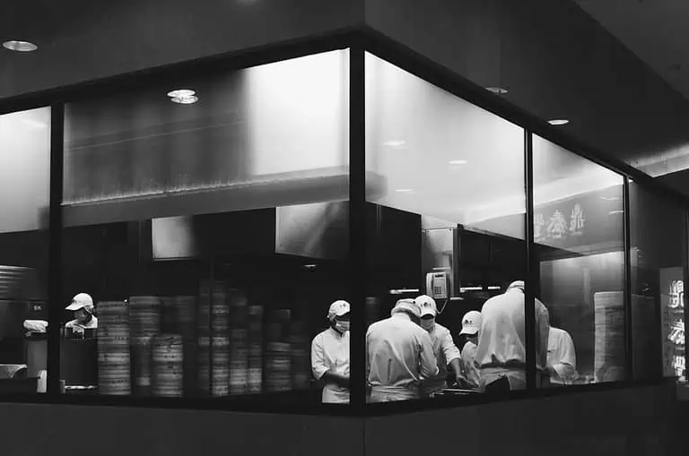 shruti dadwal 1GelM8jSmow unsplash scaled e1660951540978 - Ghost Kitchens: All You Need to Know About The Trend That's Disrupting the Restaurant Industry