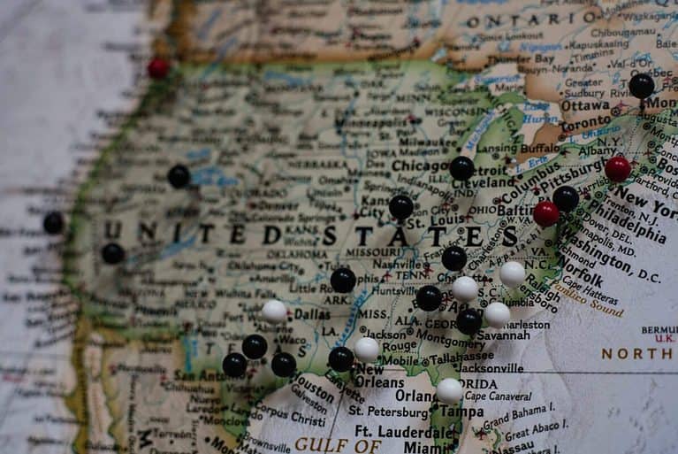 joey csunyo NwGMe NuDm0 unsplash scaled e1663704997568 - The 5 Best States To Retire (And 5 Worst)