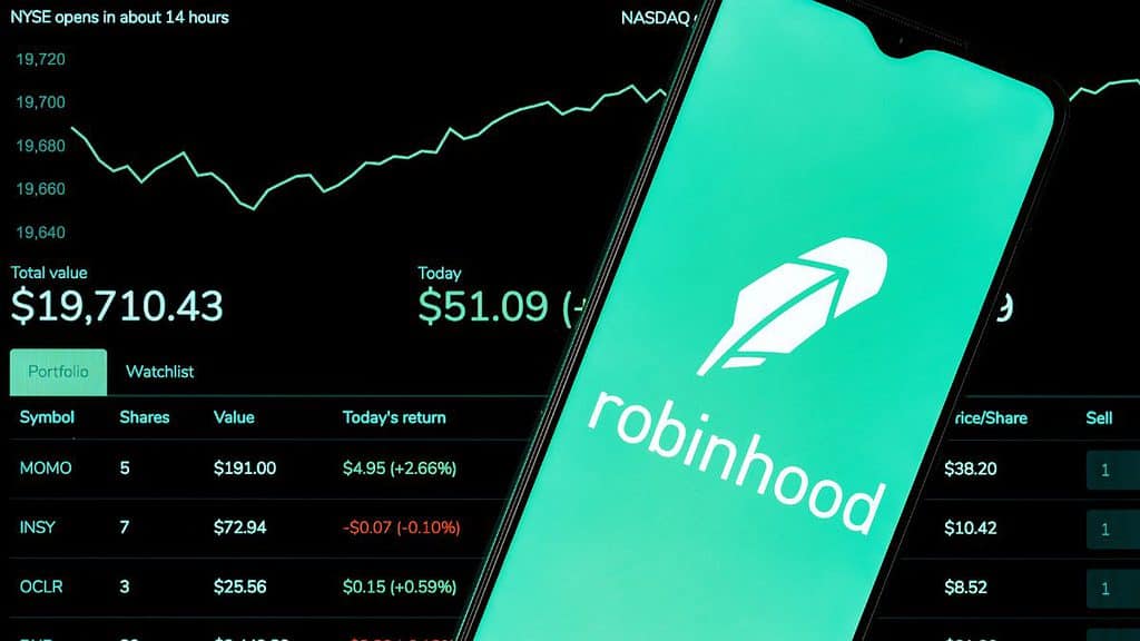 Robinhood - 17 Critical Retirement Mistakes Experts Warn to Avoid at All Costs