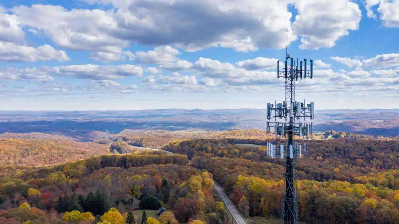 cell phone tower ss - 12 Boldest Scams In Modern History - That People Got Away With