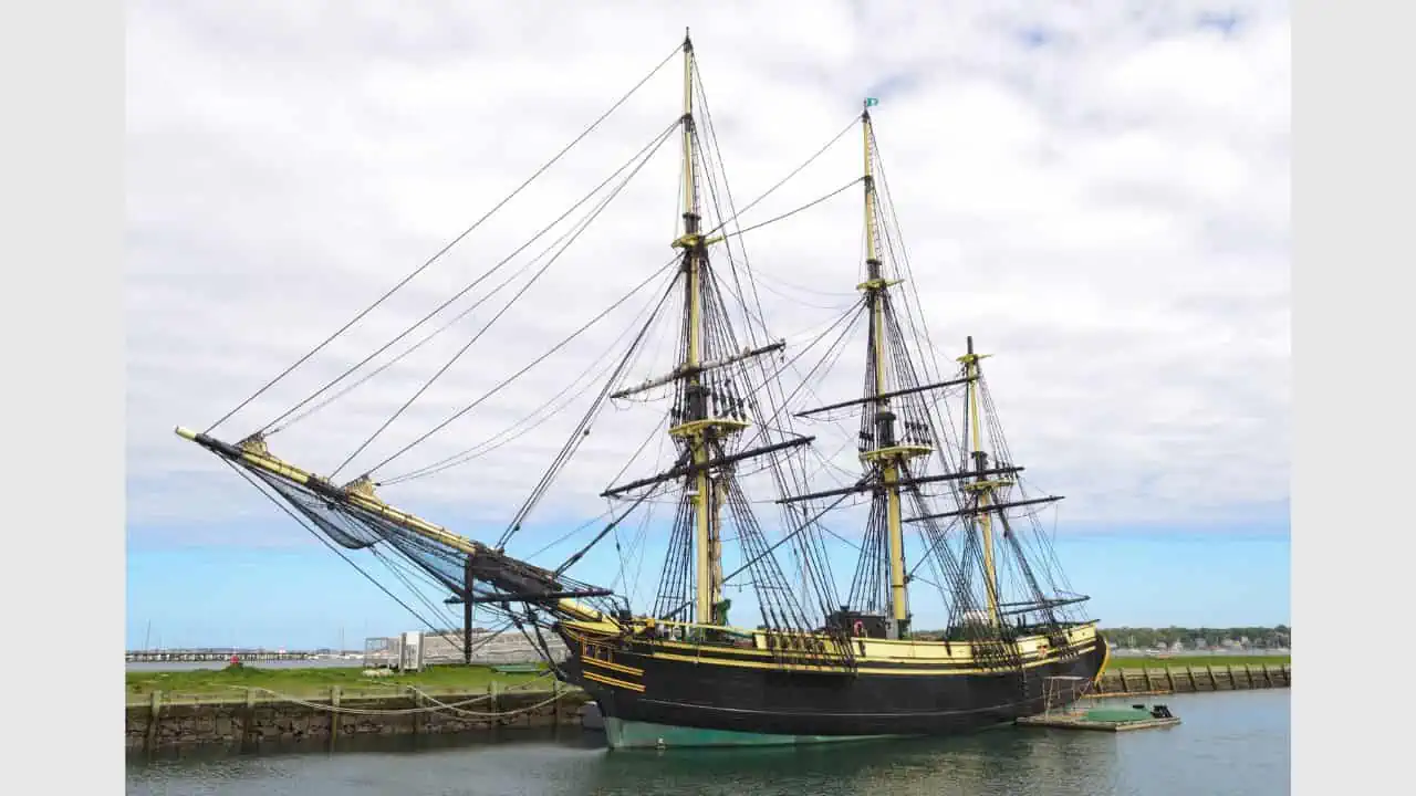 colonial ship ss - 12 Boldest Scams In Modern History - That People Got Away With