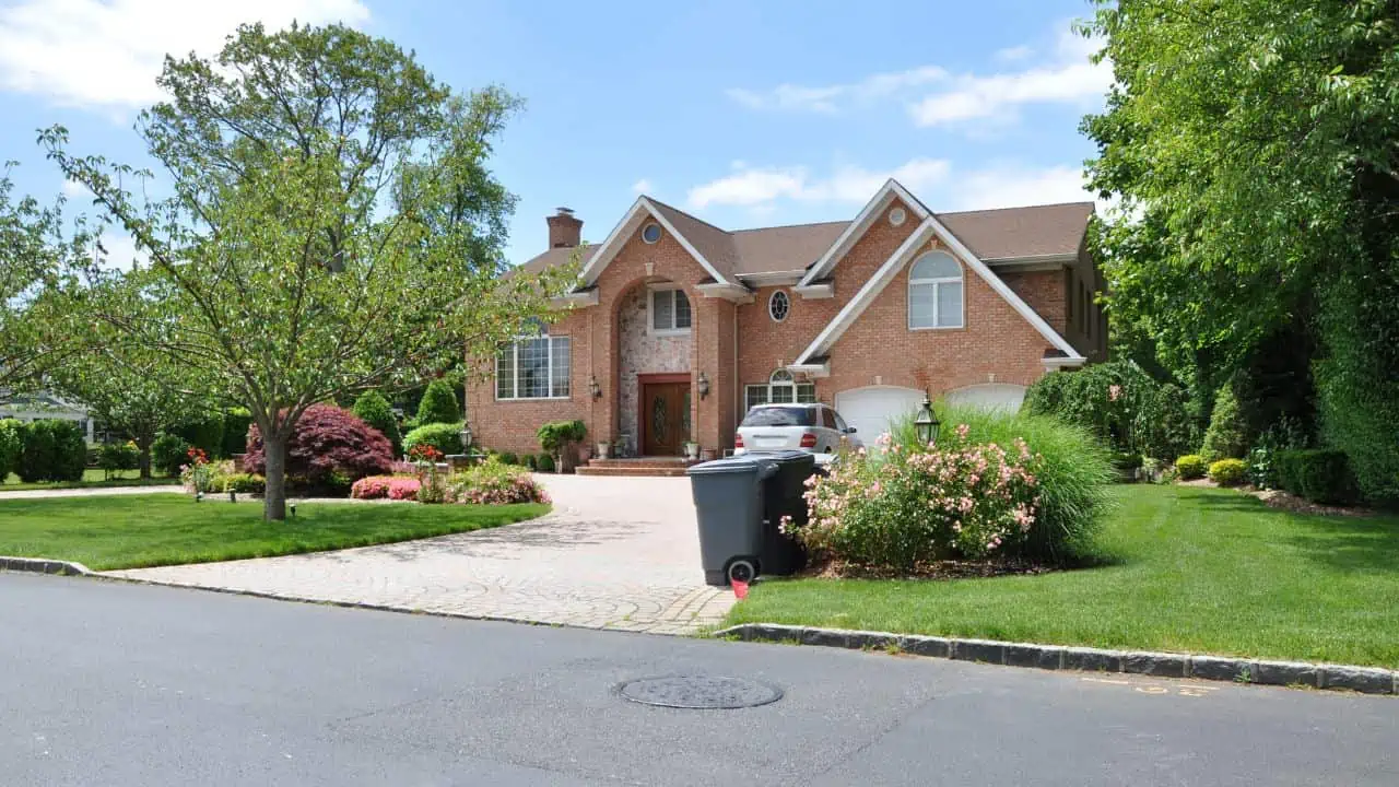 house with trash cans in driveway ss - "Legendary Payback": HOA Fined Man $200 - And His Revenge Became Neighborhood Legend