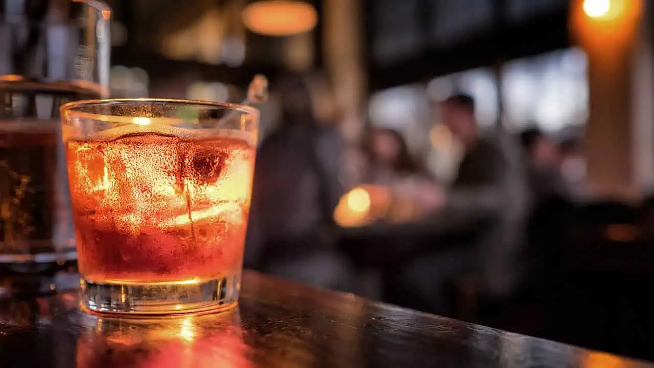 cocktail drink ss - 10 Crazy Ways America's Tipping Culture Is Entirely Out of Control