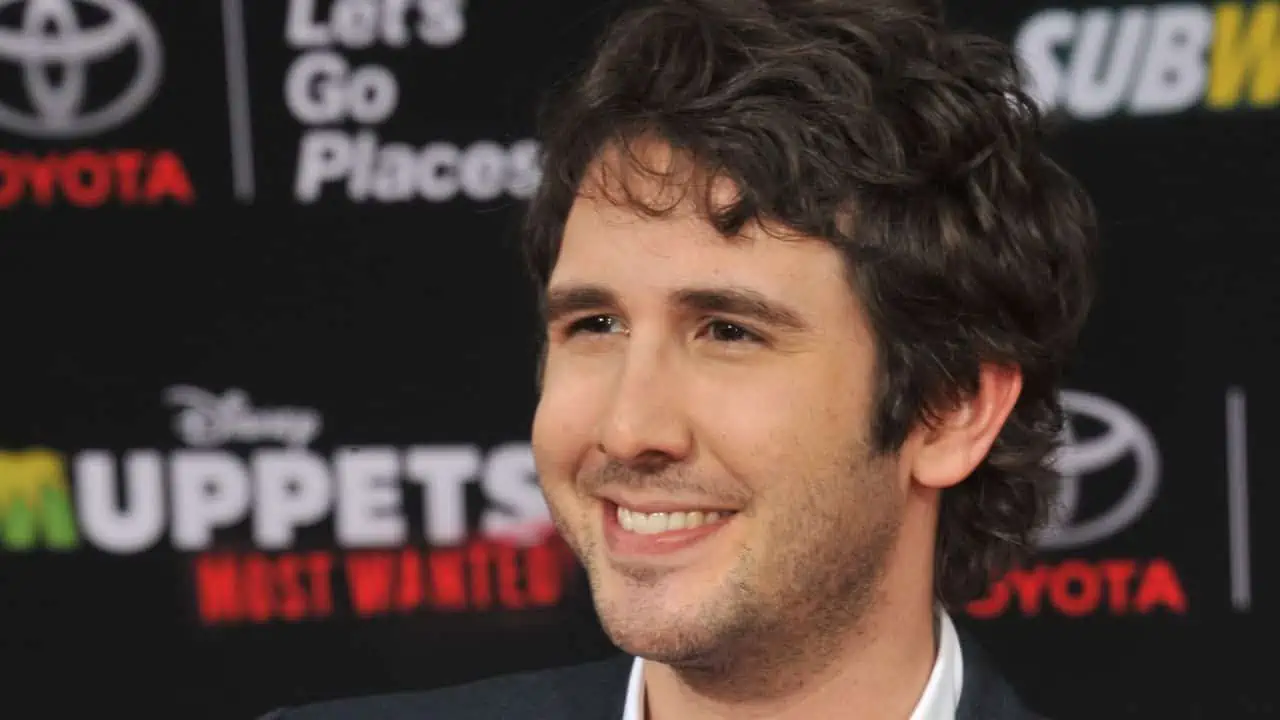 josh groban ss - "A Slap in the Face" - 12 Worst Celebrity Tippers, According to Service Staff