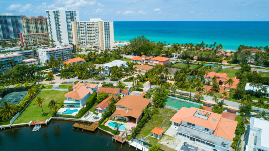 shutterstock 1094074031 scaled e1684513981329 - 10 U.S. Cities That Are Too Expensive for Average Americans