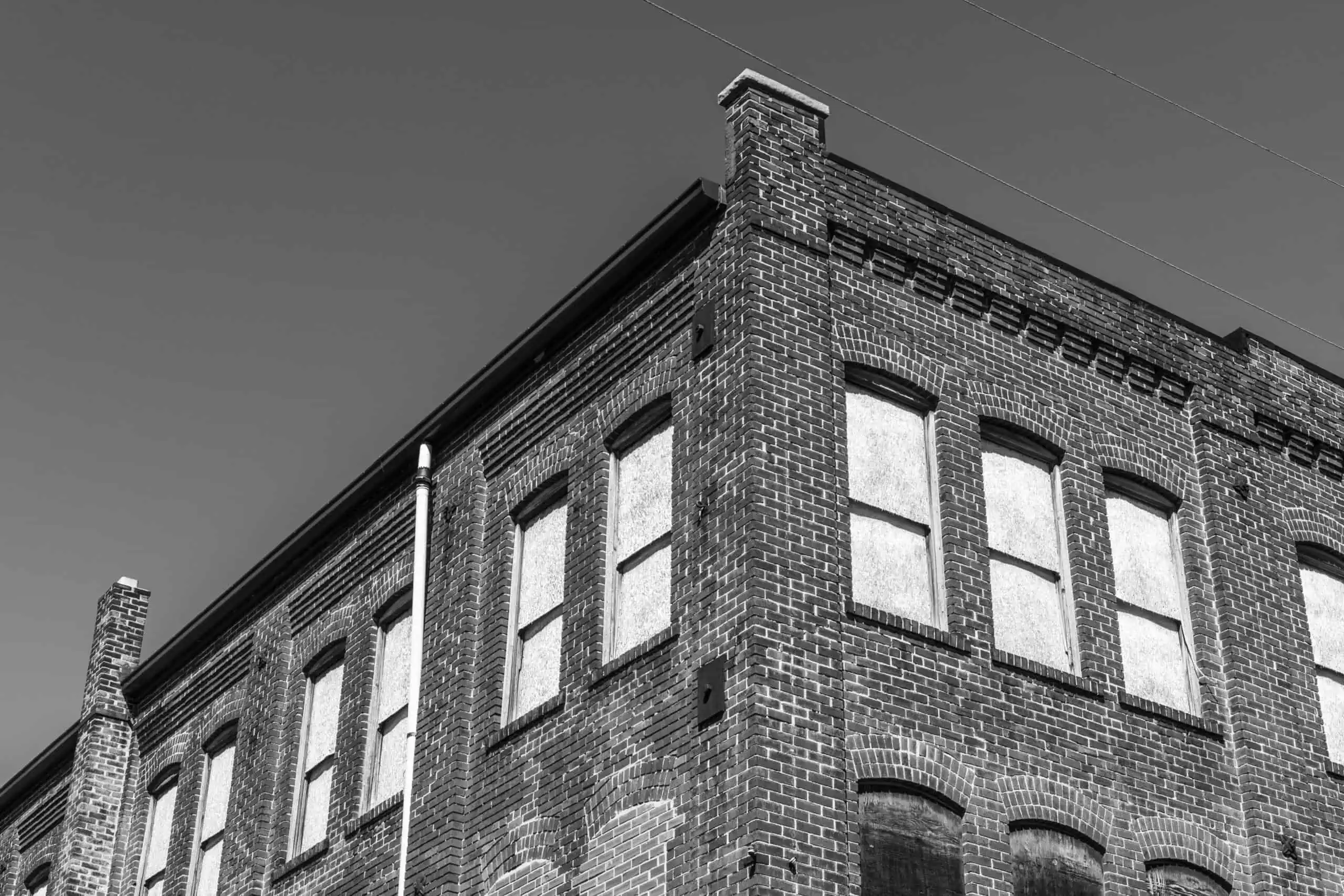 Former,Automotive,Warehouse,Waiting,To,Be,Demolished,-,Urban,Blight