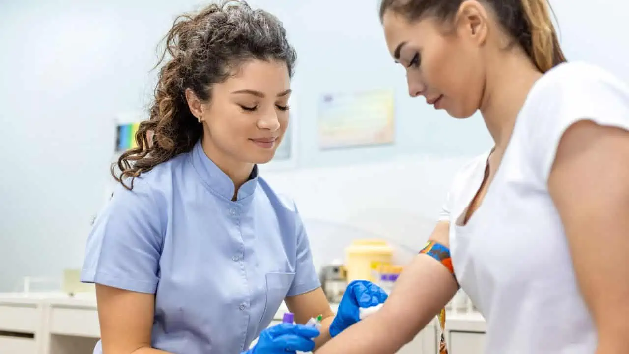taking blood ss - Astraphobia? 10 Seemingly "Normal" Jobs That People With These Phobias Could Never Do