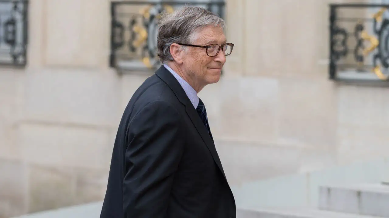 bill gates ss - "Celebrity Liars": 10 "Rags to Riches" Stories of Celebrities Who Claimed They Grew Up Poor - But Were Wealthy All Along