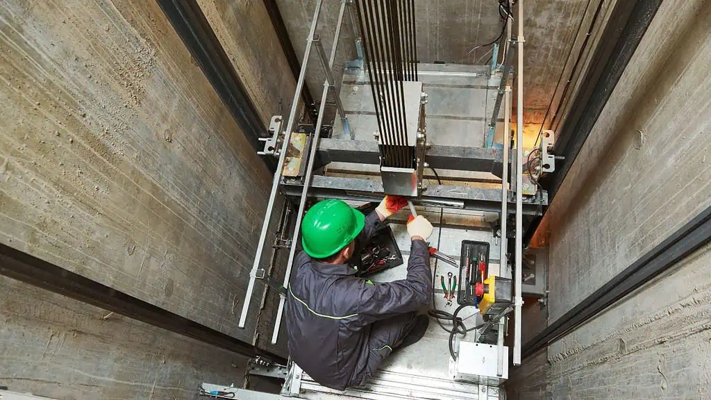 elevator repair ss - 10 Jobs Your Grandparents Had - That Remind Us Why They're the Greatest Generation