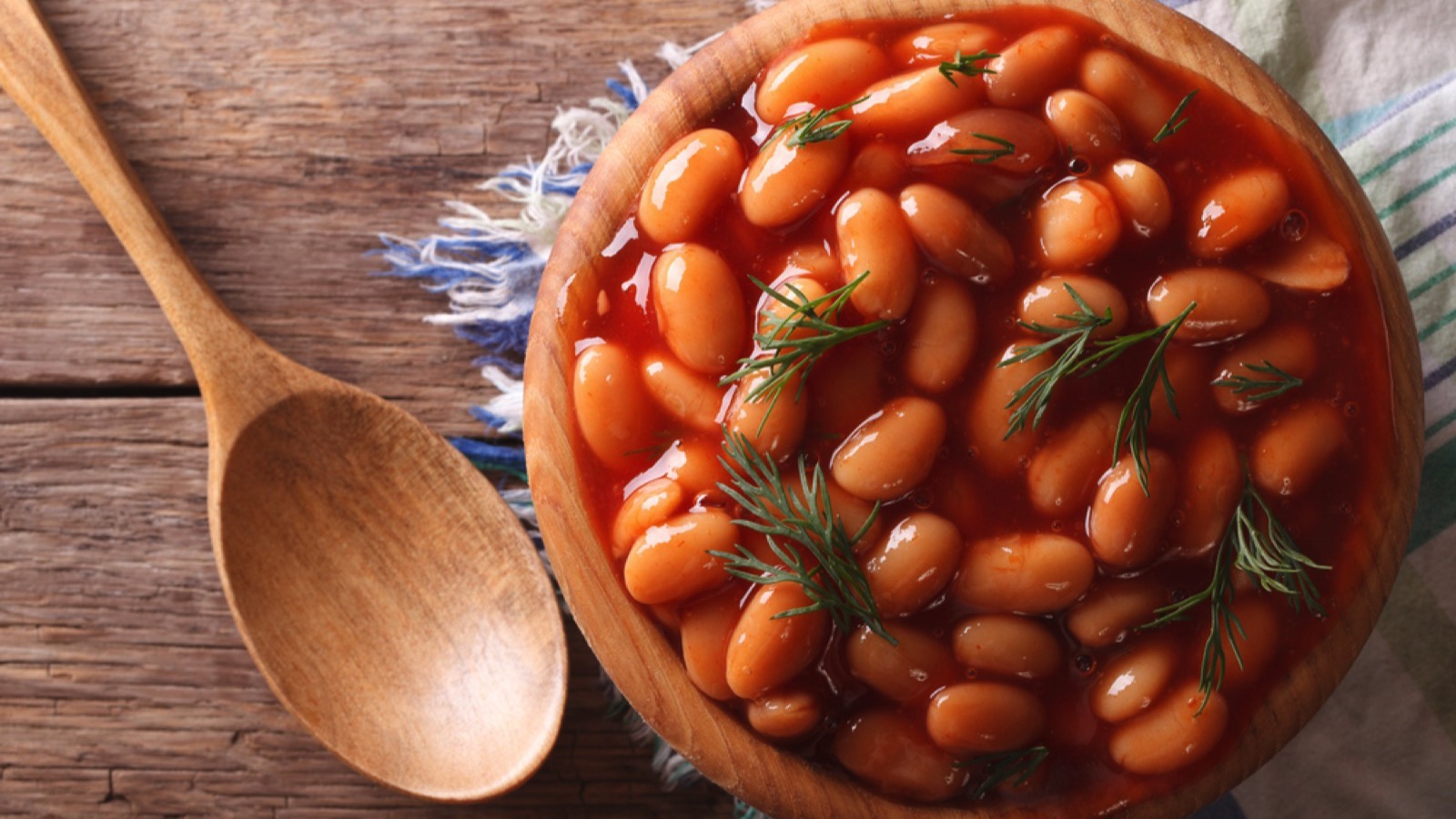 Baked beans in tomato sauce