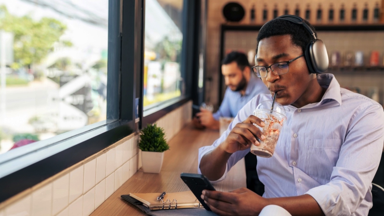 18 Mistakes New Employees Make Their First Week on the Job - Don't Be One of Them 15 Man taking a break alone