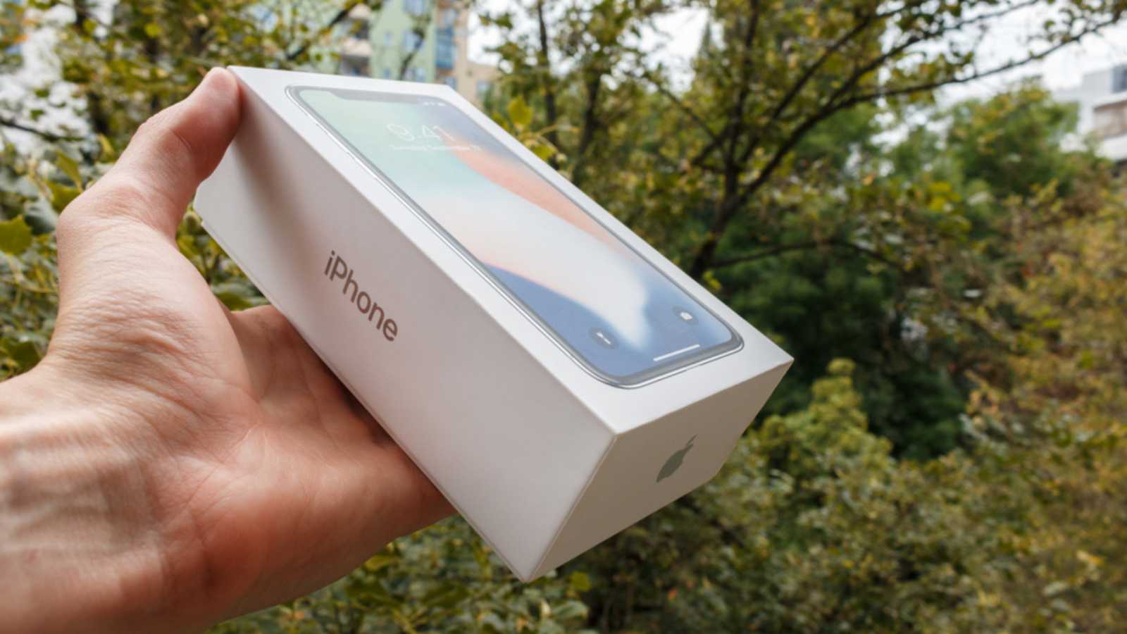 15 Things Even Broke People Always Spend Money On 8 iPhone