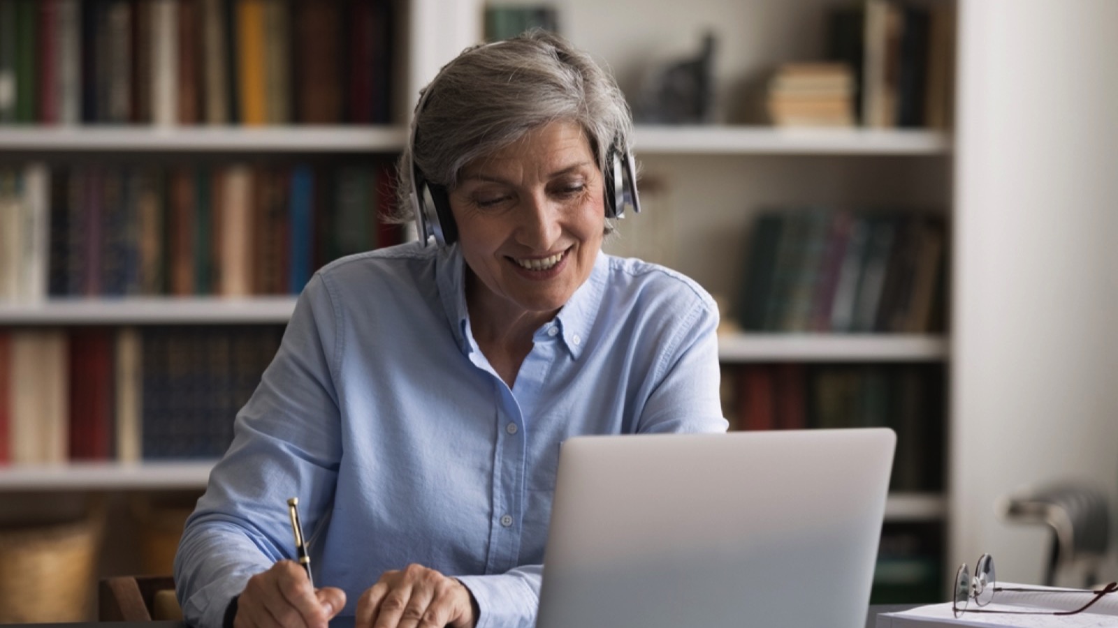 20% of Retirees Going Back to Work - Here Are 17 Flexible Work-From-Home Retirement Jobs 3 Senior consultant woman