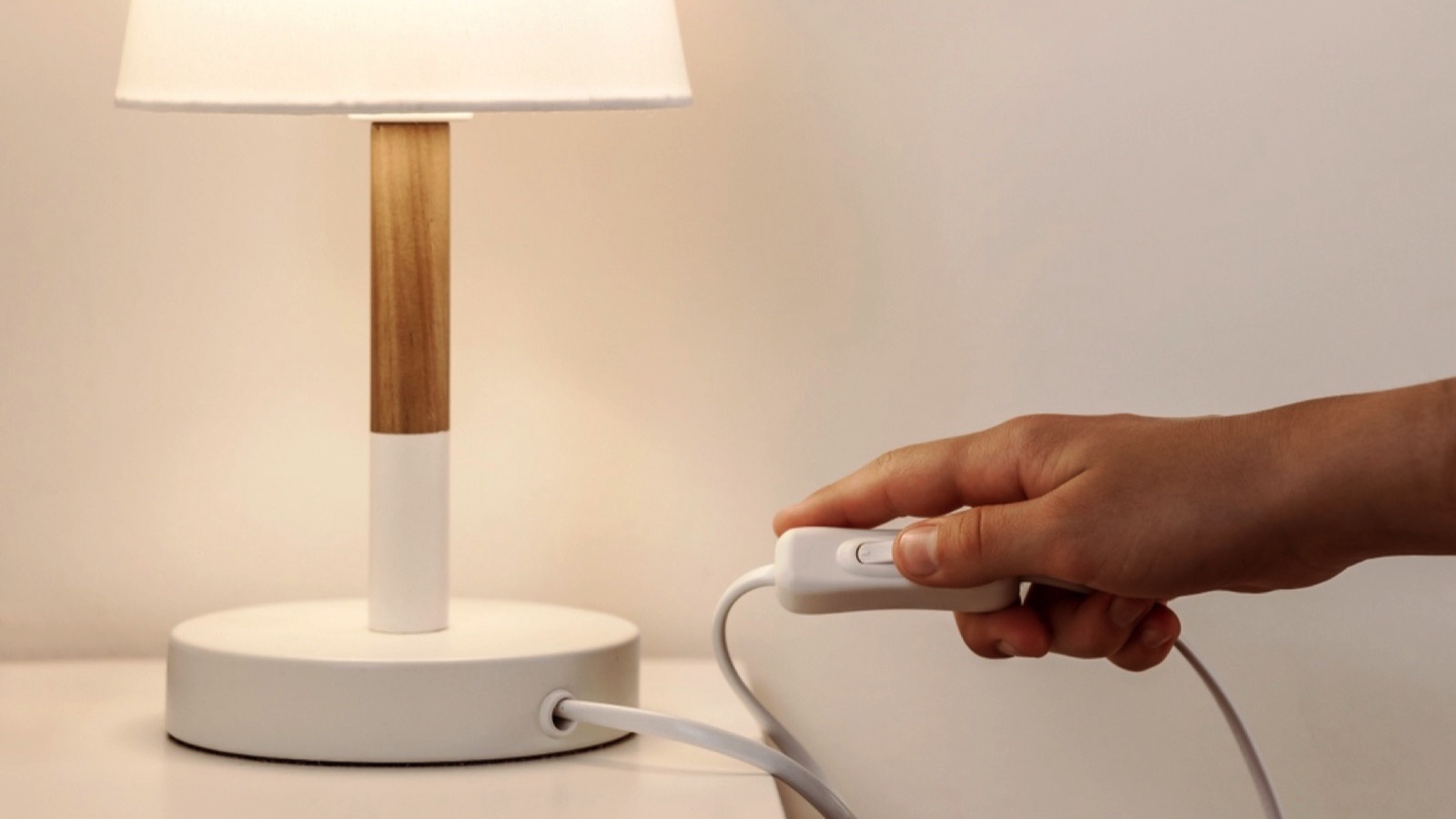 15 Suspiciously Easy Ways to Lower Your Electric Bill 14 Side lamp