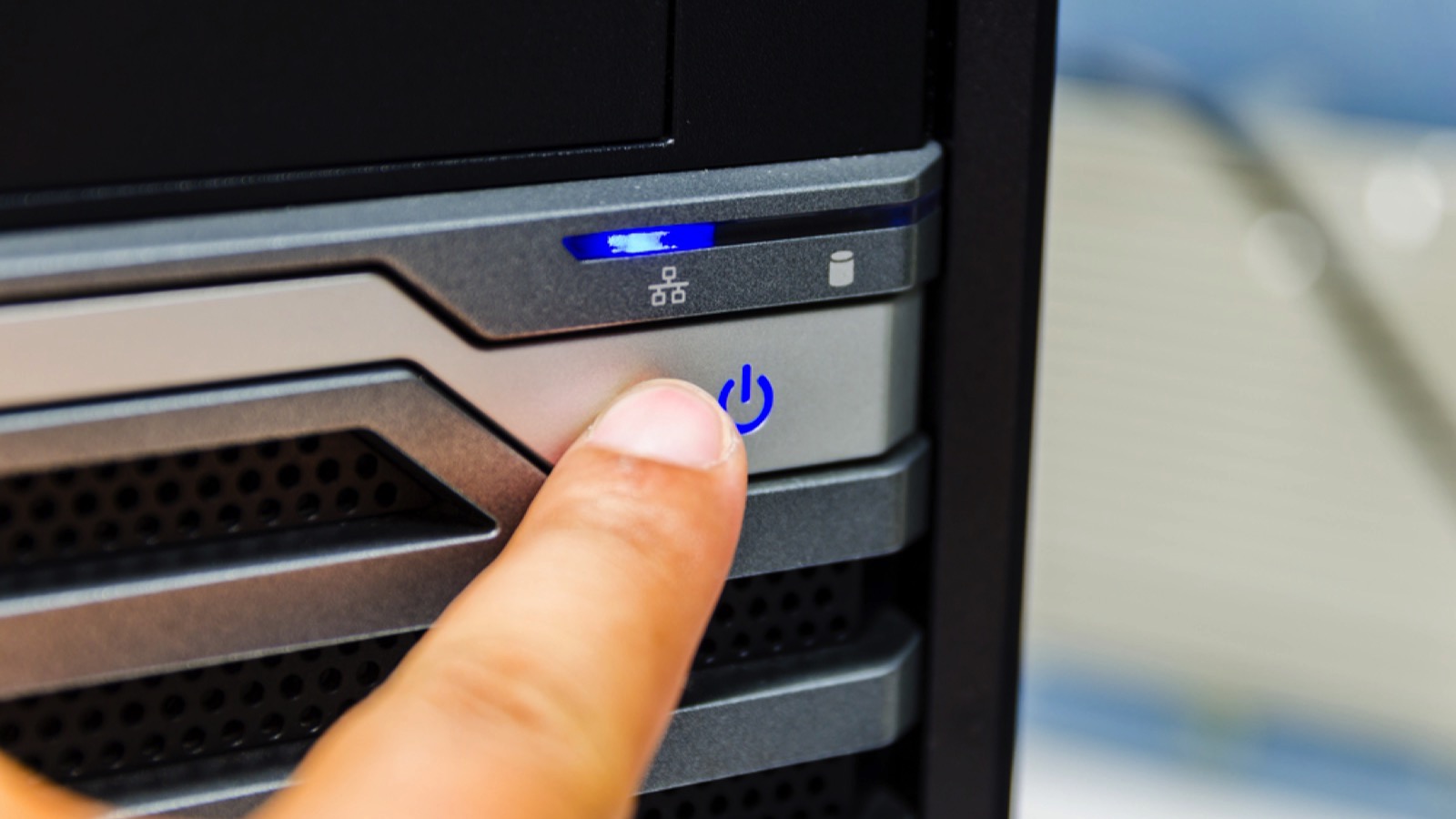 15 Suspiciously Easy Ways to Lower Your Electric Bill 15 Switching off computer