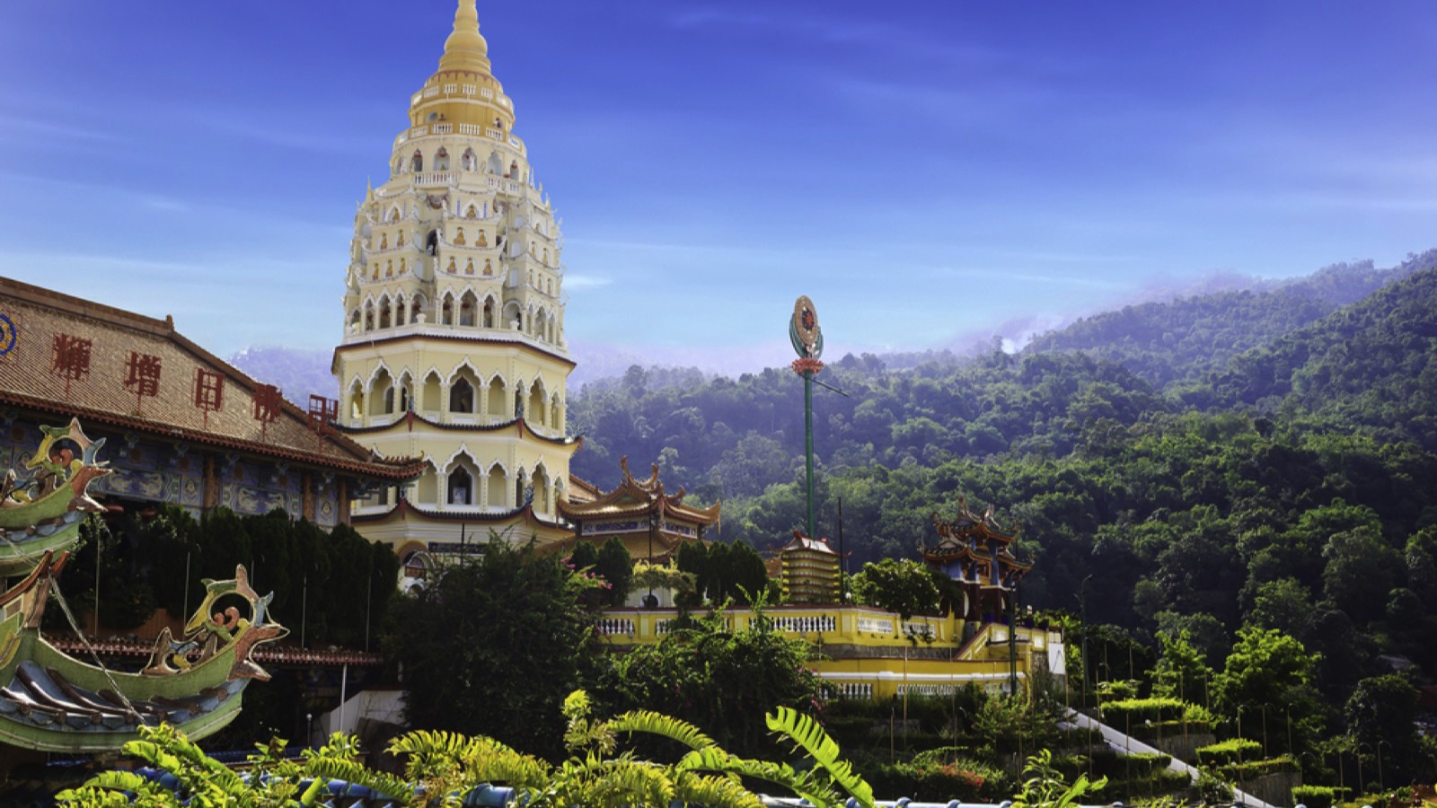 15 Beautiful Retirement Destinations - That Are Surprisingly Affordable 8 Temple in Penang, Malaysia
