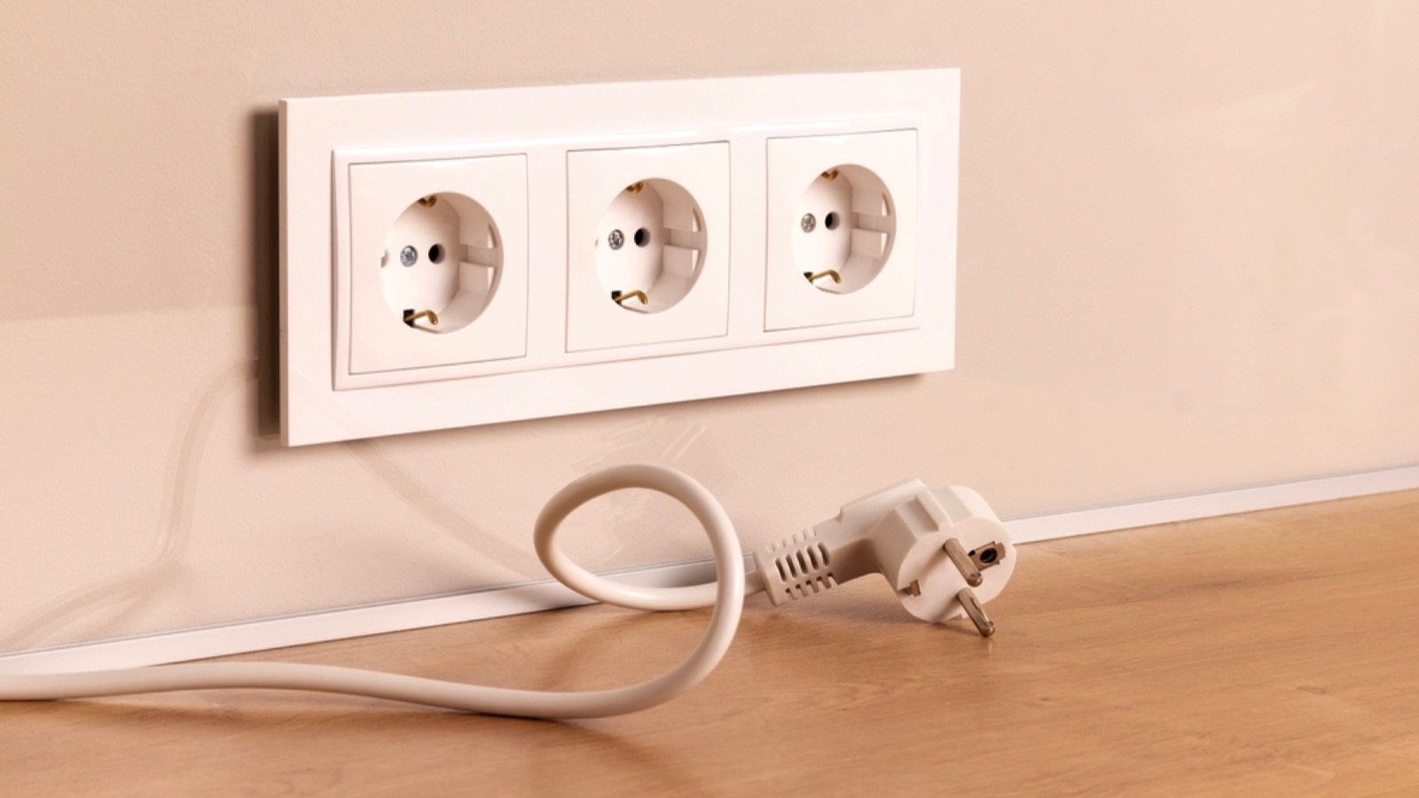 15 Suspiciously Easy Ways to Lower Your Electric Bill 3 Unplugging wire