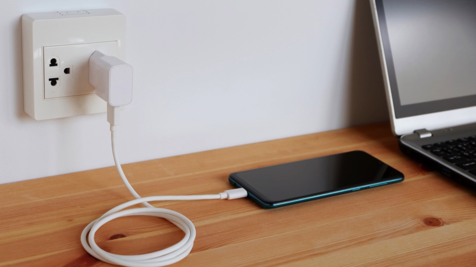 15 Suspiciously Easy Ways to Lower Your Electric Bill 9 smart charger for mobile
