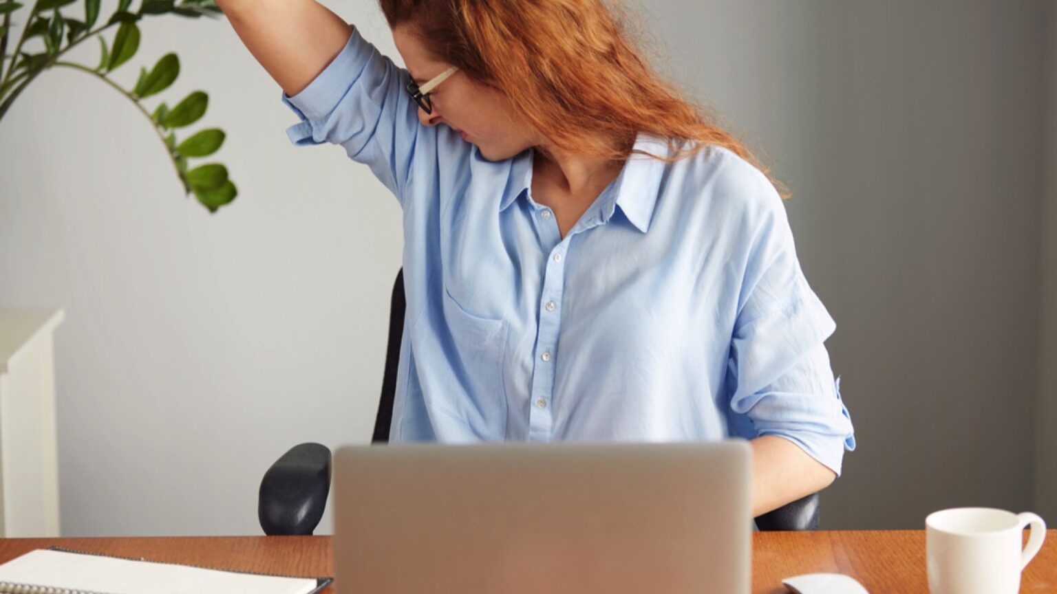 15 Things Everyone Does When We Think Nobody Is Looking Wealthy Nickel